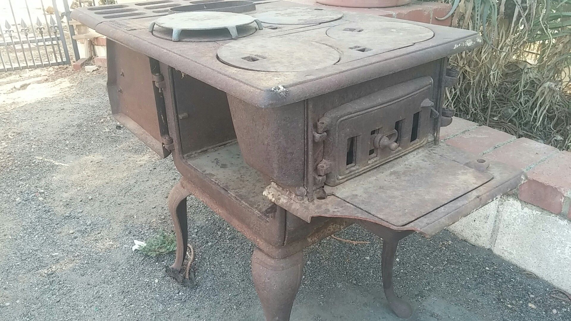 Antique Stove - 8715 Tuscan US Stove Company