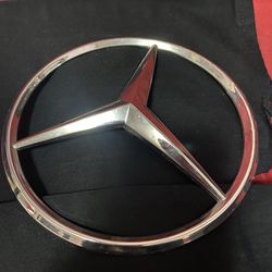 Mercedes ML 320 Hood Grill Emblem