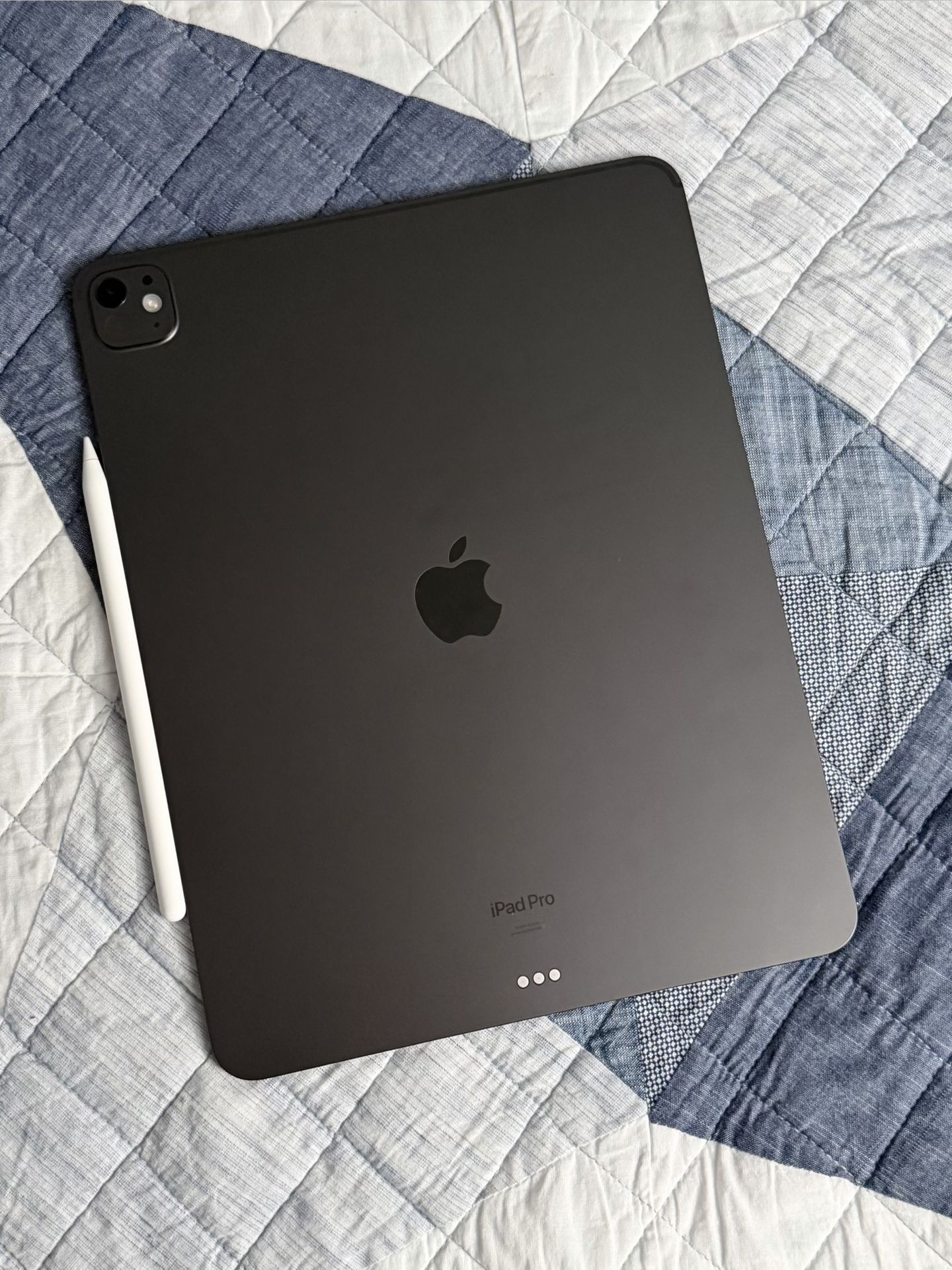 M4 Chip iPad Pro 13-inch Non Cellular With Magic Keyboard And