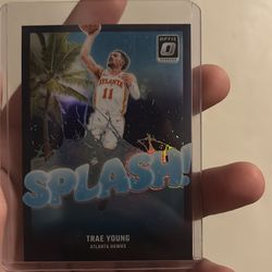 It in good condition scratches on the card the plastics, sleeves little scratch.