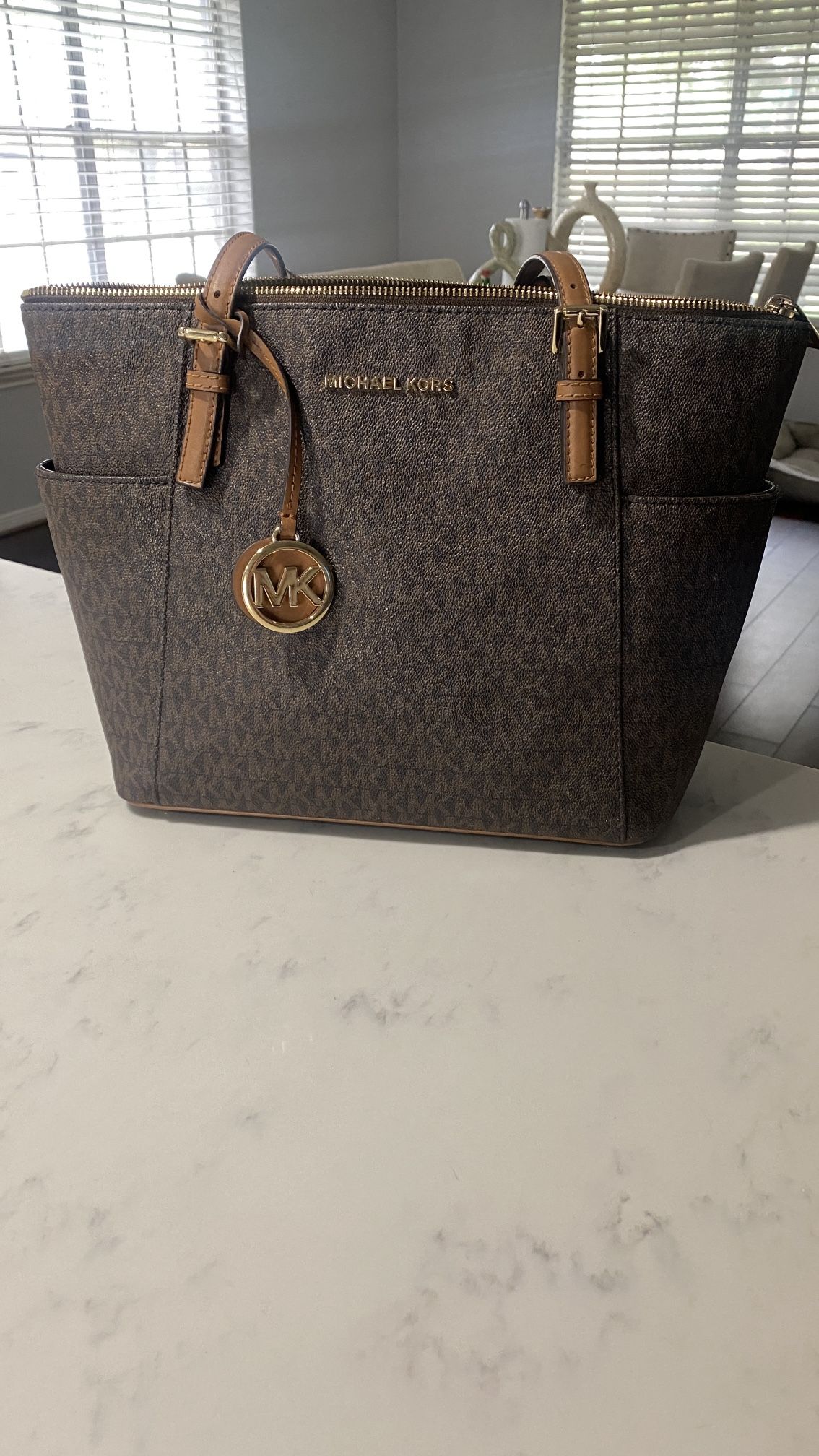 Michael Kors Double Zip Tote Bag for Sale in Tualatin, OR - OfferUp