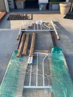Twin size canopy bed