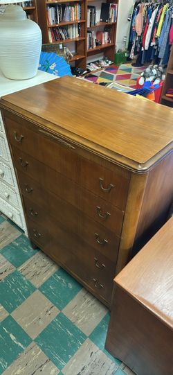 Vintage 5 Drawer Walnut Tallboy Dresser w/ Horseshoe Pulls