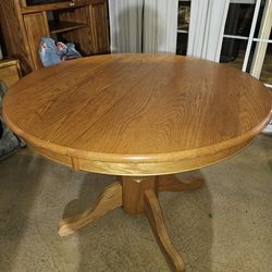 SOLID OAK DINING ROOM OR KITCHEN TABLE
