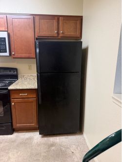 Black GE fridge