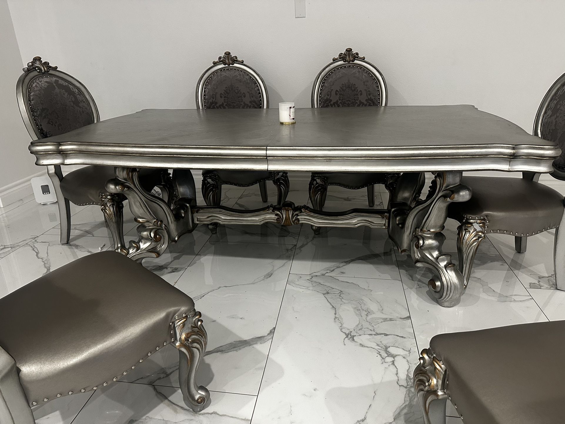 Dinning Table