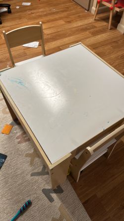 Kids table w chairs