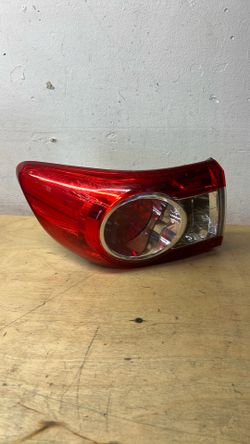 2011 2012 2013 Toyota Corolla driver side taillight
