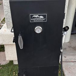 MASTERBUILT  GAS SMOKE HOUSE 