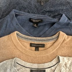 MOVING - Men’s Banana Republic Sweaters