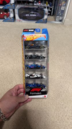 Hot Wheels Formula 1 New sealed Redbull AMG HASS