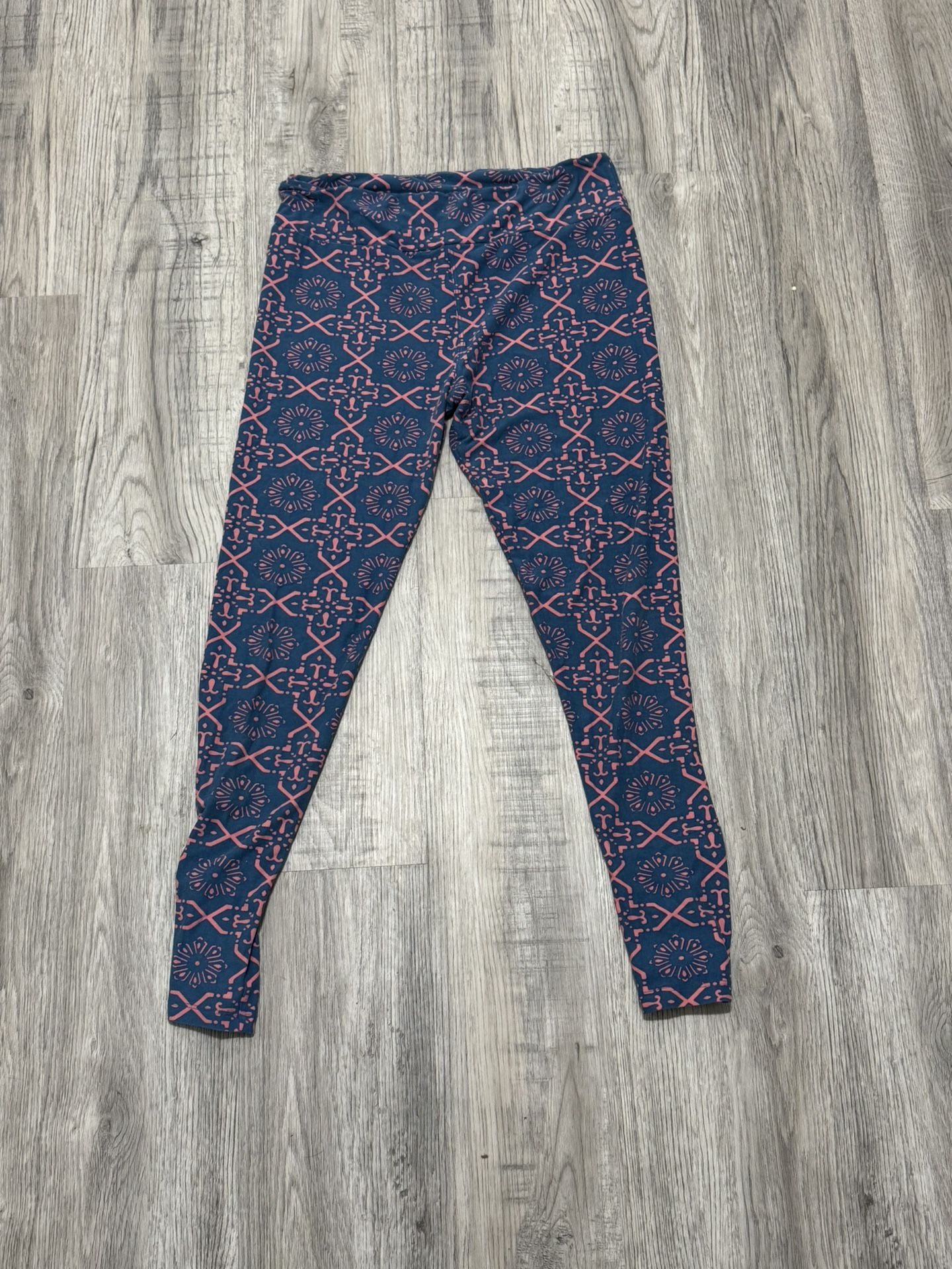 Lularoe Tall & Curvy (TC) Blue Pink Mandala Leggings.