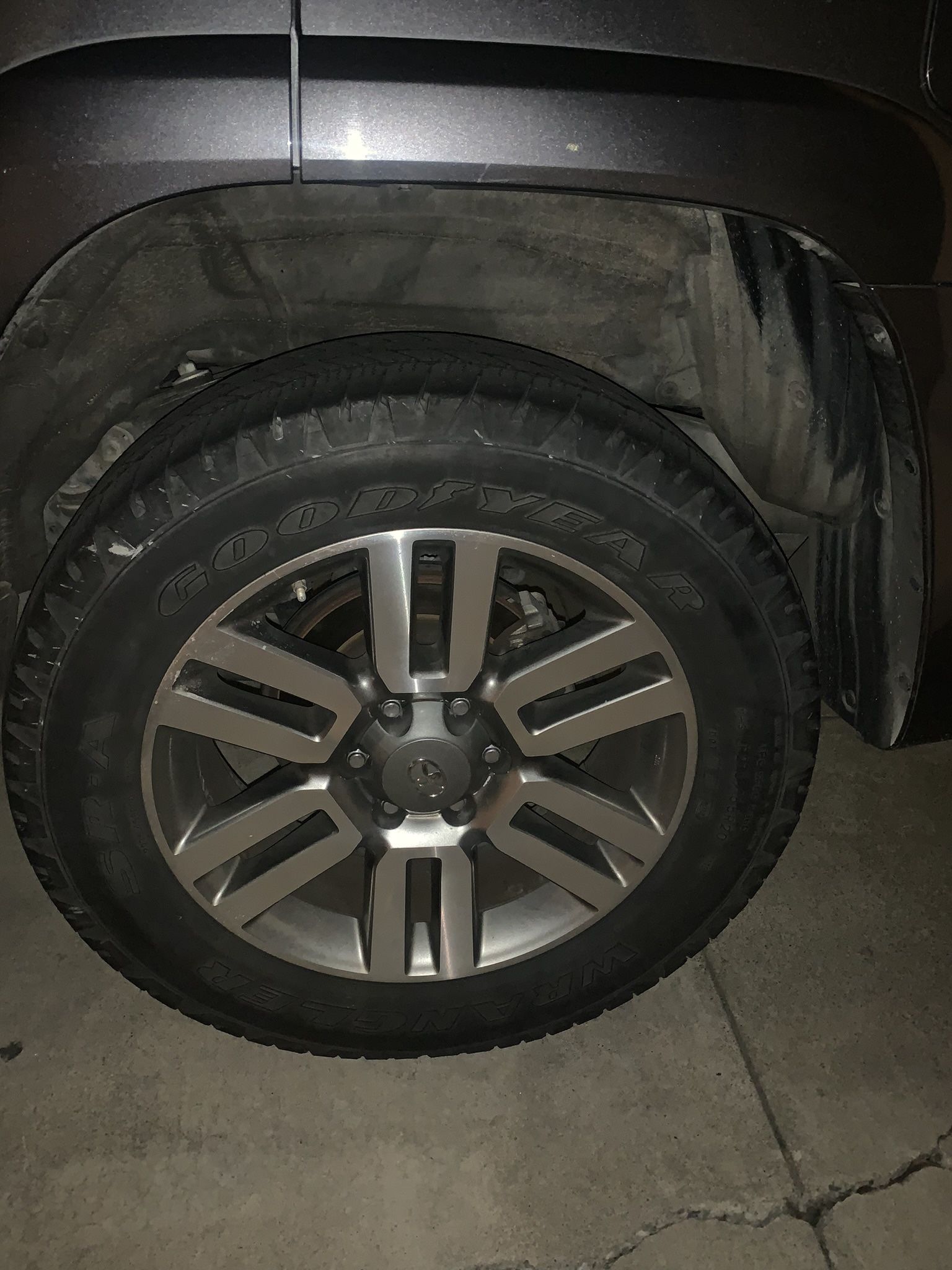 Toyota 2021 Tires /llantas 