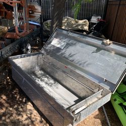 Truck toolbox