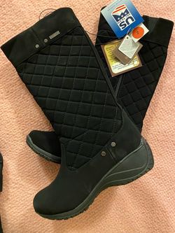 Khombu Black Quilted Knee-High Wedge Boots Size 7