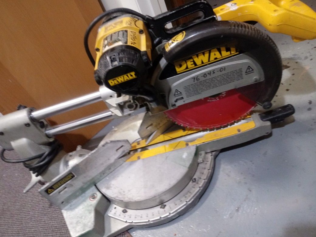 Dewalt Miter saw double bevel sliding compound