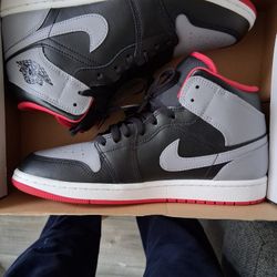 Jordan 1 Mid Bred  Shadow