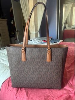 New Michael Kors MK Signature Tote Bag