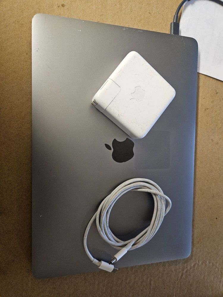 Apple Macbook Pro i7 13" Screen 16gb Ram 2.8ghz 500gb 2019