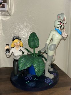 FNAF Security Breach Vanessa and Vanny Statue