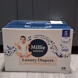 Millie Moon Size 5 / New Box