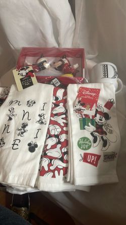 Mickey & Minnie Bundle Salt & Pepper Shakers & Dish Towels