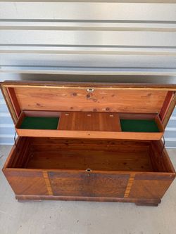 Lane Cedar Hope Chest with Tray