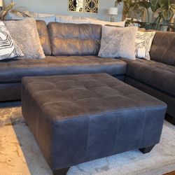 New Gray color 2 pc sectional sofa with ottoman