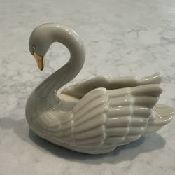 Lenox Small Porcelain Swan Figurine 24K Gold Beak & Eyes 3”L