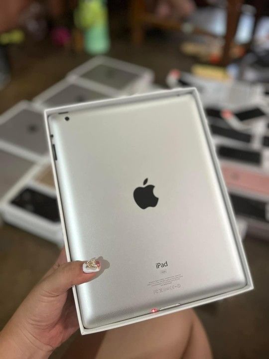 iPad 2, Wi-Fi Internet Access, Excellent Condition.