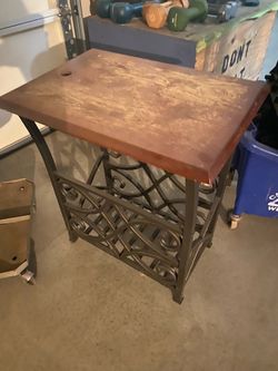 End table/ nightstand
