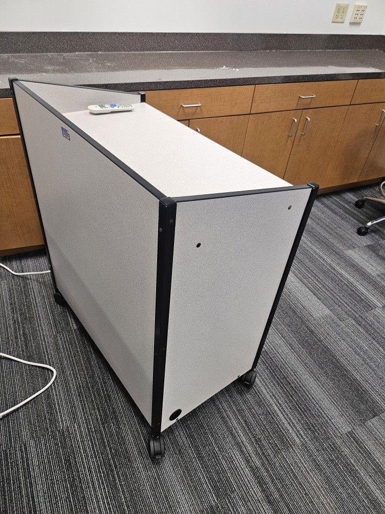 Instruction Podium On Wheels For Teachers