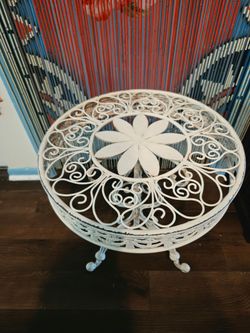 Mid Century Palm Beach Regency Tassel and Flower Metal Table Off White 22"x18".