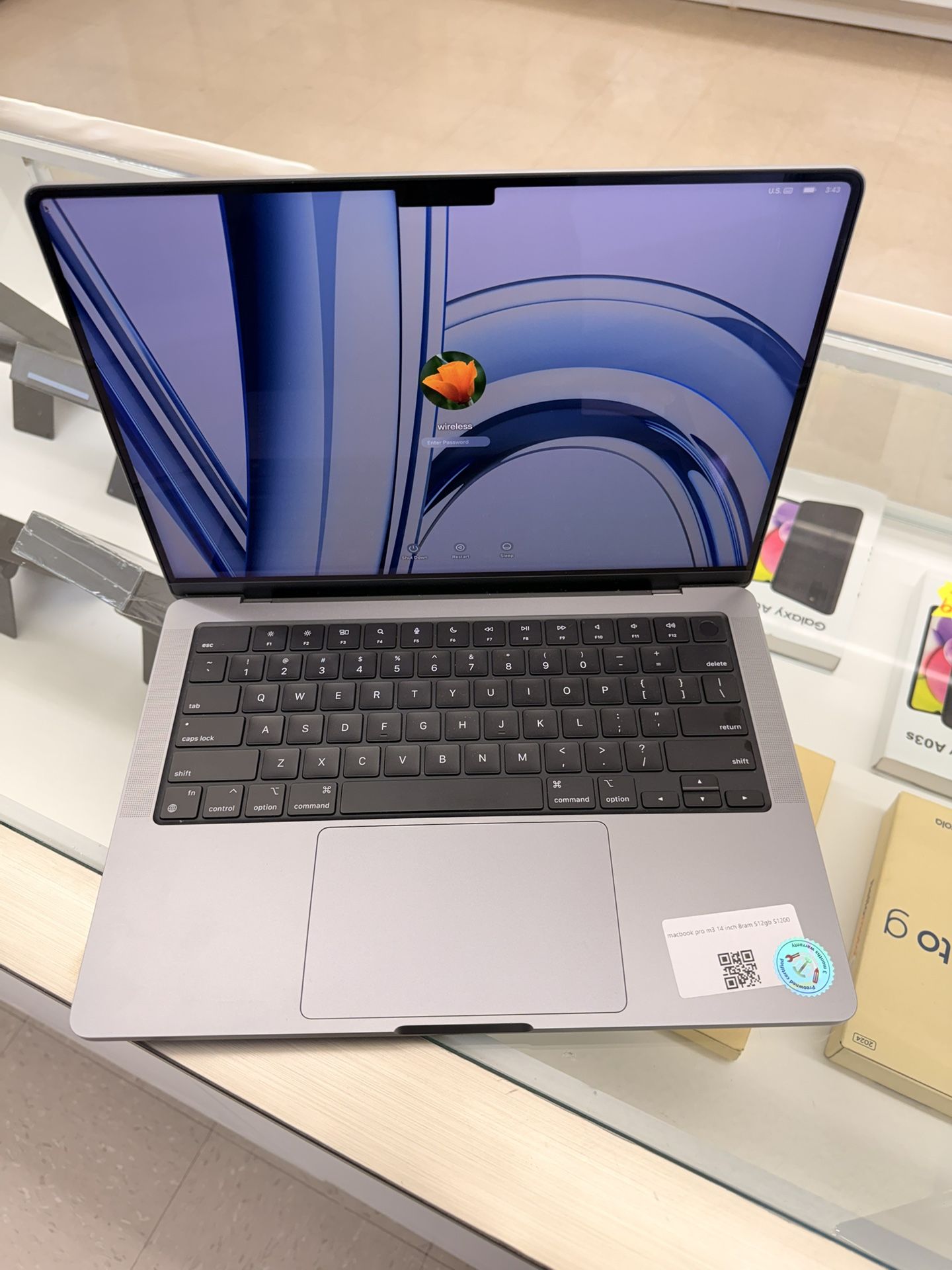 MacBook Pro M3 512gb 8ram