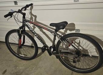 Bike For Tall Adult/Missing Kickstand. Price Is Not Negotiable!