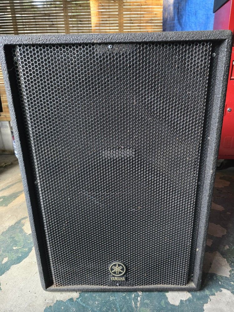 YAMAHA 500 Watt PA Speaker