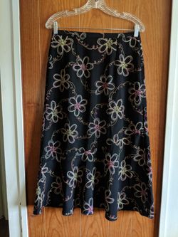 Size 8p Floral Skirt