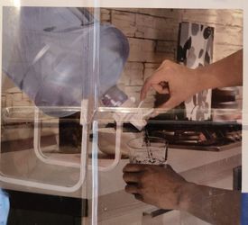 BRIO Bottle Stand with Dispense Valves
This rugged Stand holds both 3 and 5 gallons bottles in a stable, slip proof grip, include 2 Dispense Valves.