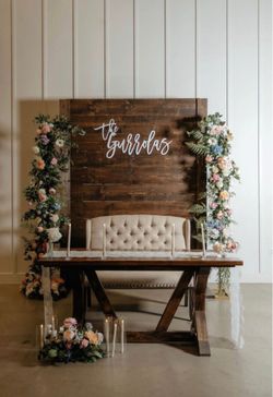 Wood wall (back drop)