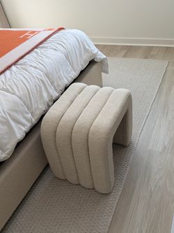 2 ottomans