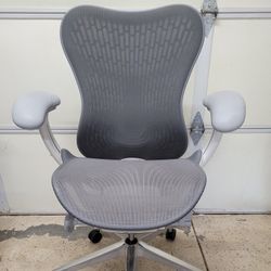 Herman Miller Mirra 2 Ergonomic Computer Desk Office Chair, Almost NEW