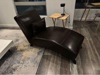 Leather lounge chair