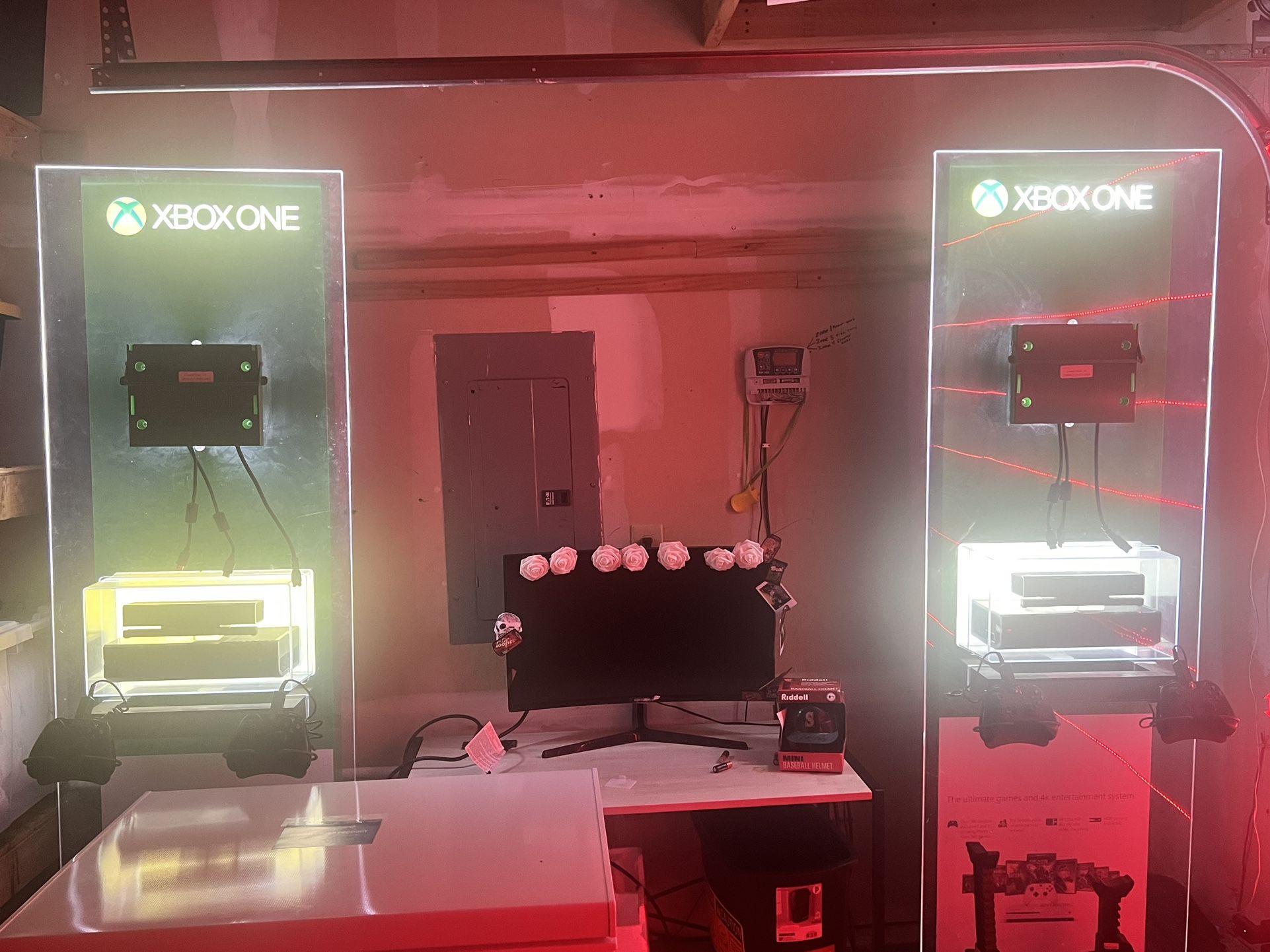 2 Microsoft Xbox One Series 2m Kiosk Console