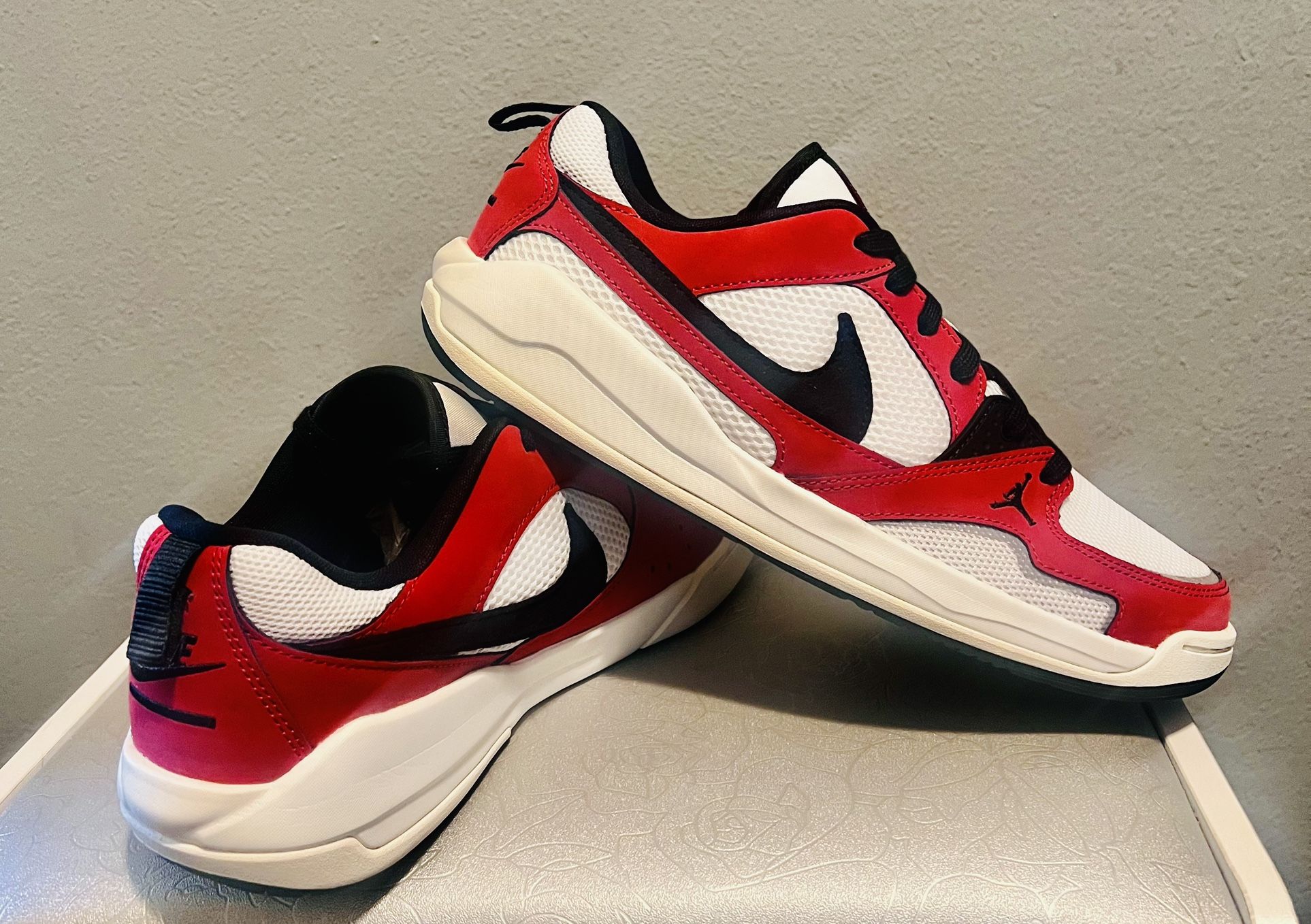 Men’s Jordan CMFT    Available In Size 8-8.5