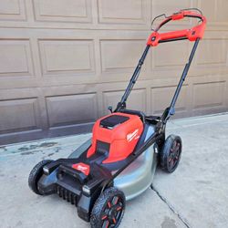 (DOESN'T WORK) Milwaukee 18V FUEL self propelled Lawn Mower (AS-IS)