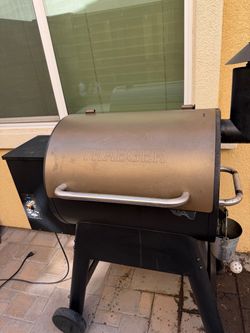 Traeger Wood Pellet Grill Smoker