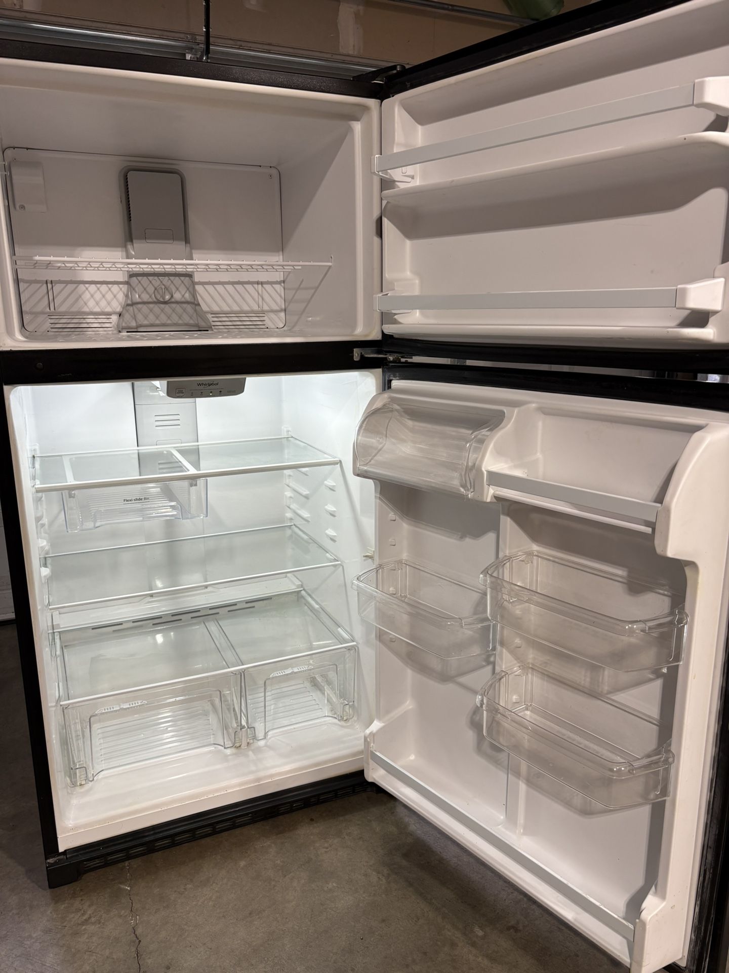 Large 22 Cubic Feet  Refrigerator- Top Freezer - Excellent 