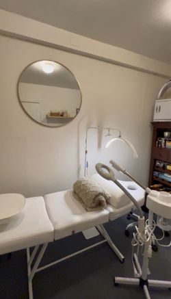 Esthetician chair bed equipment