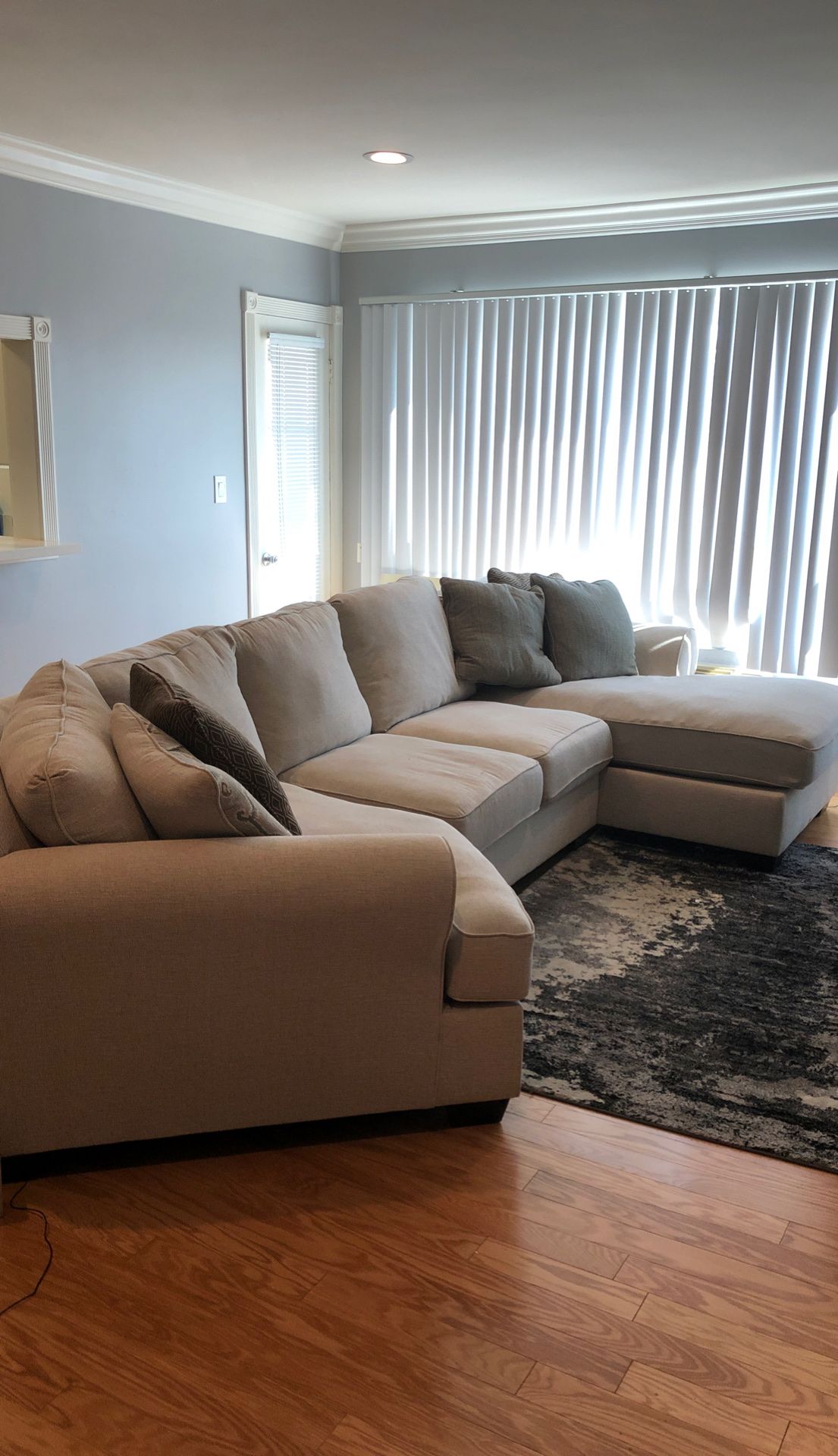 Sectional sofa with chase lounge