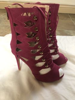 M & L HIGH HEEL BOOTIES SIZE: 8.5
